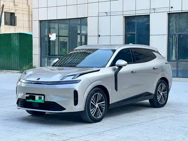 Lynk & Co 08
