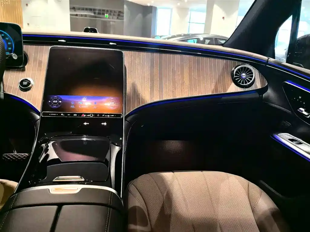 MERCEDES-BENZ EQE SUV