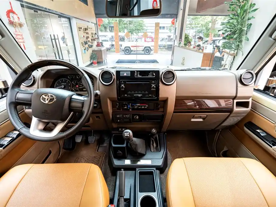 Toyota Land Cruiser LC76 2023 4.5T