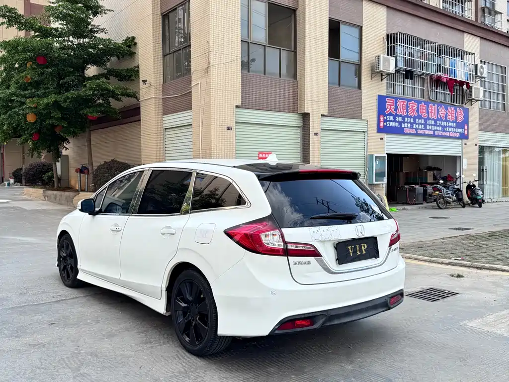 Honda Jade 2014 1.8L AT Comfort Elite 5 мест