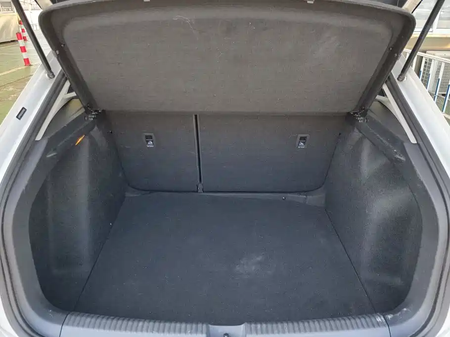 Volkswagen Lavida — миниатюра 4