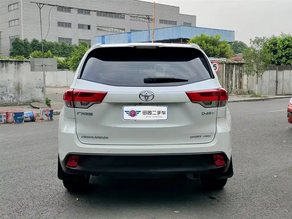 Toyota Highlander 2018 2.0T Luxury 7 мест V