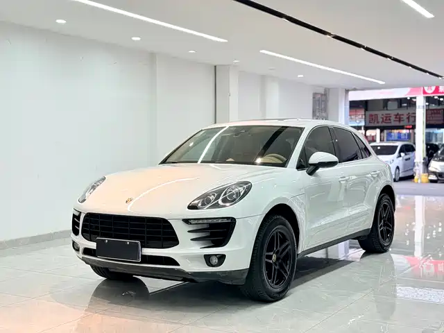 PORSCHE MACAN