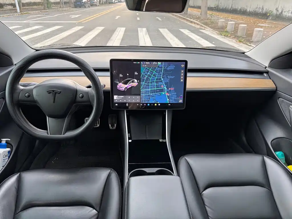 Tesla Model 3 — миниатюра 6