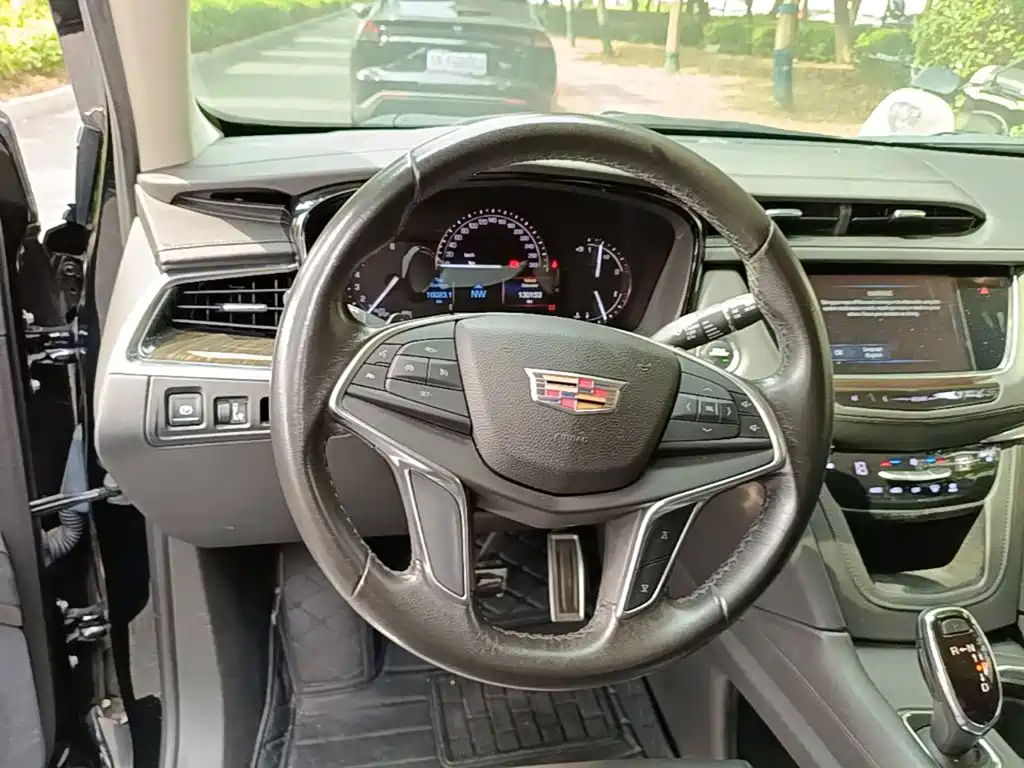 Cadillac XT5 — миниатюра 11