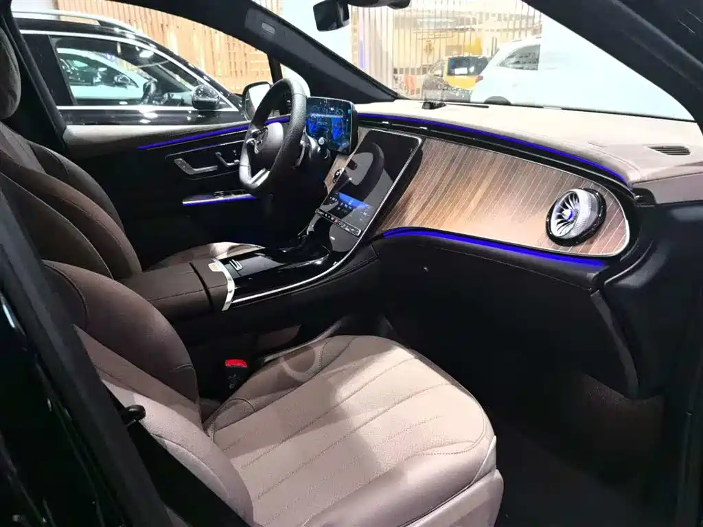 MERCEDES-BENZ EQE SUV