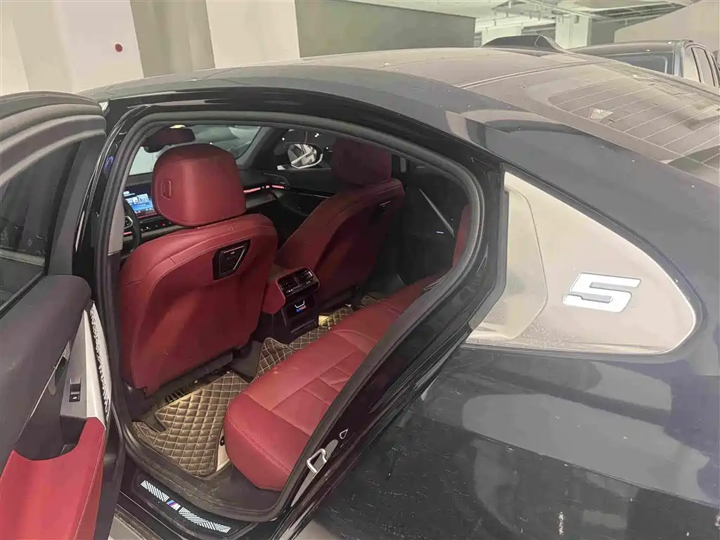 BMW 5 Series — миниатюра 3