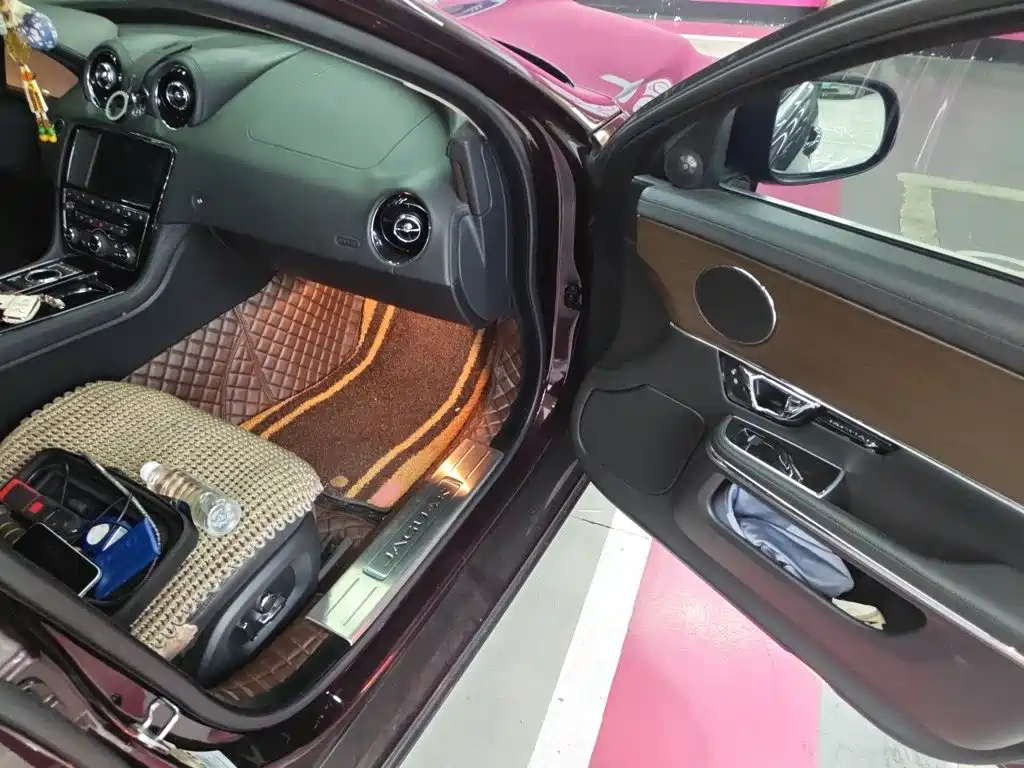 Jaguar XJ — миниатюра 18
