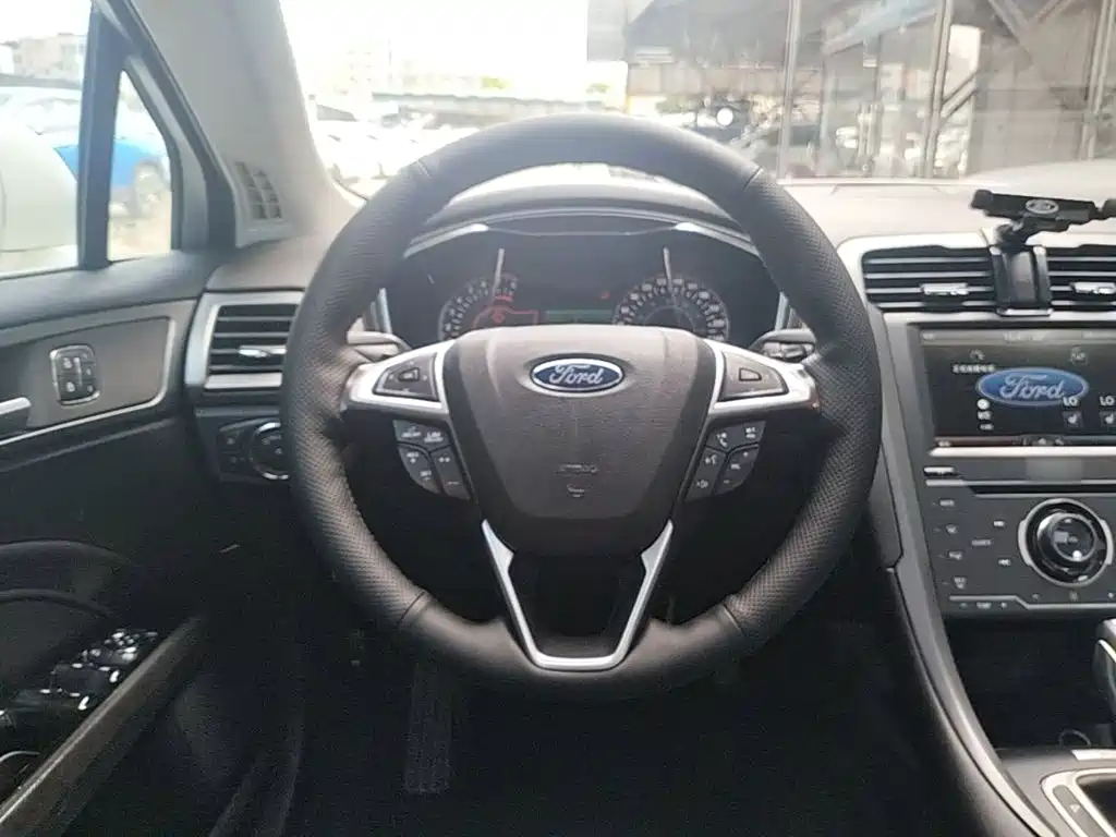 Ford Mondeo — миниатюра 11