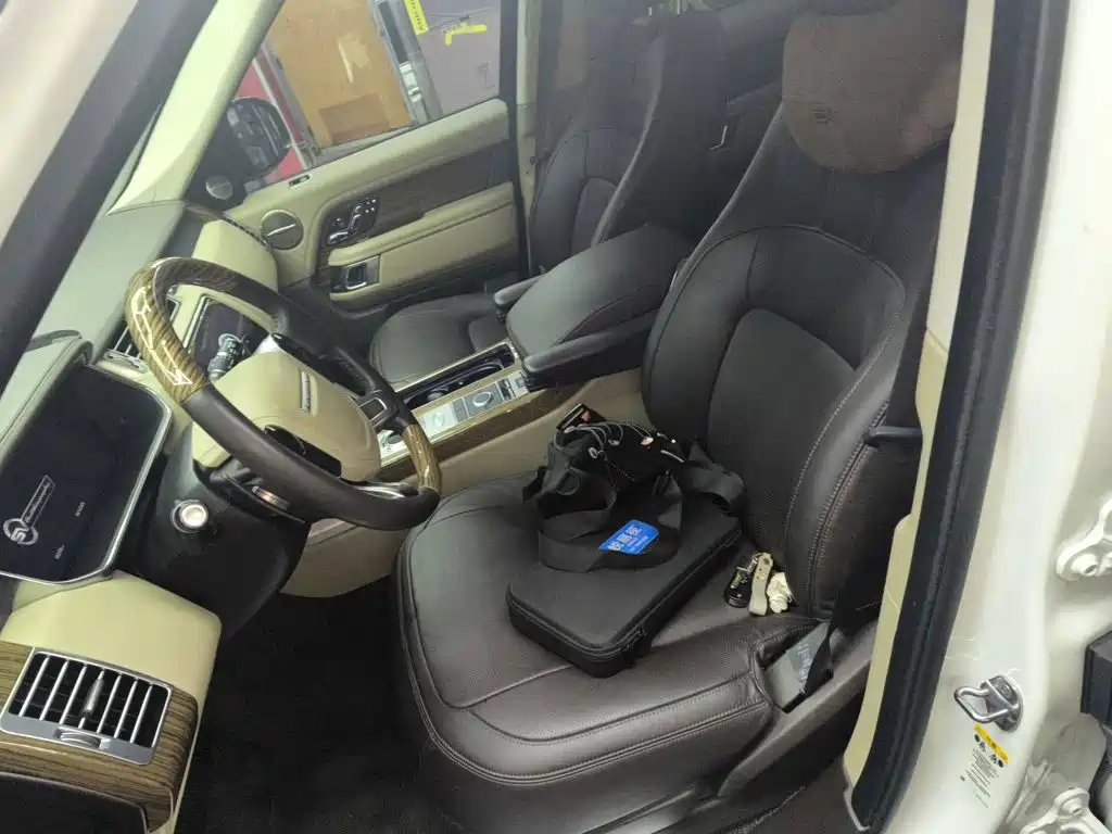 Land Rover Range Rover — миниатюра 8