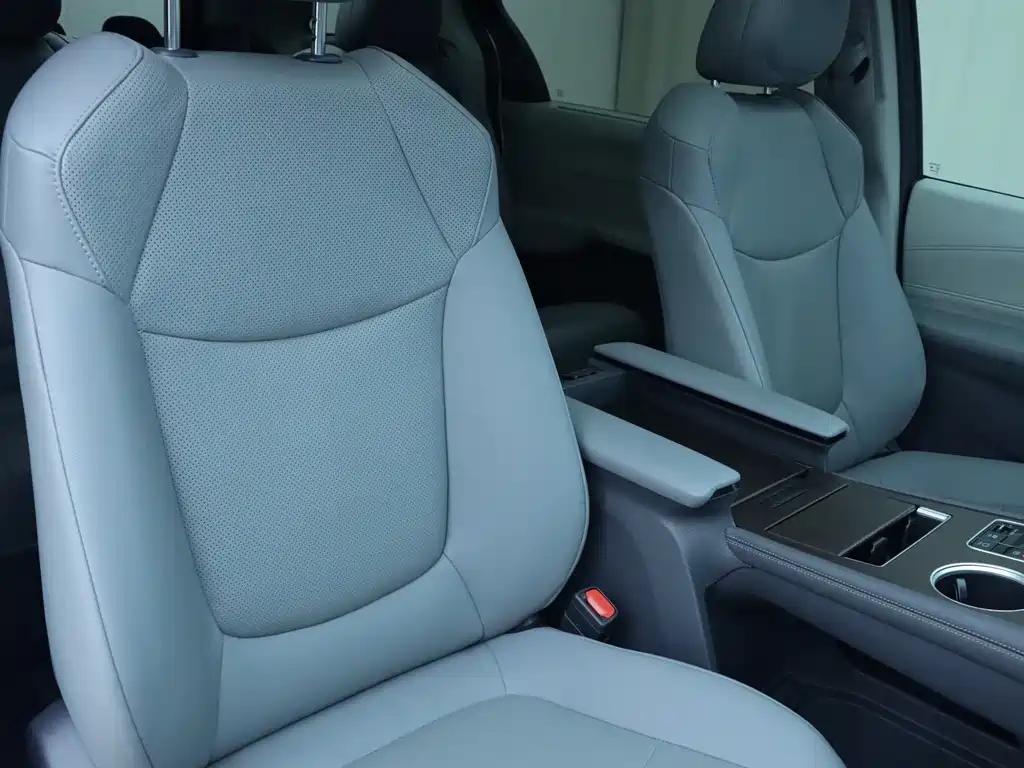 Toyota Granvia 2023 2.5L Luxury PLUS
