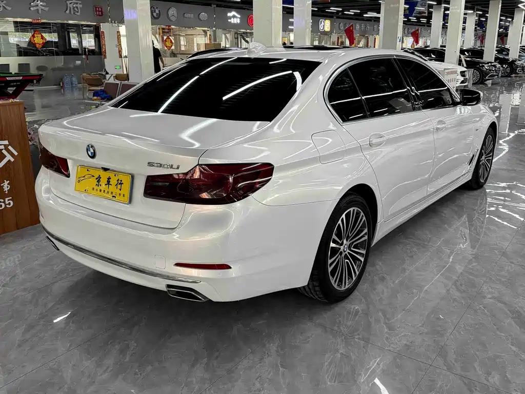 BMW 5 Series — миниатюра 4