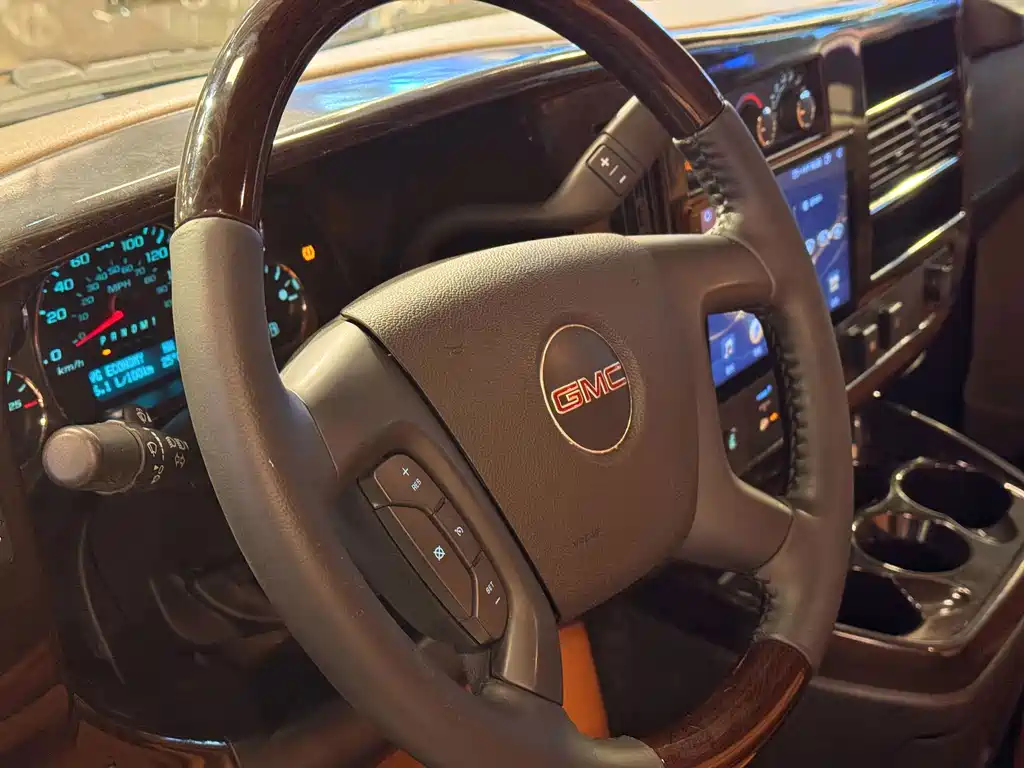 GMC Savana — миниатюра 10