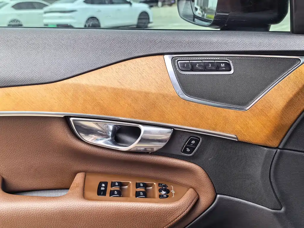 Volvo XC90 — миниатюра 17