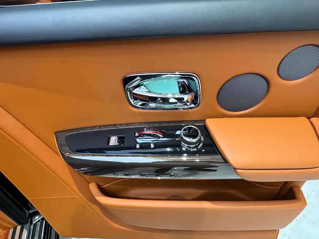 Rolls-Royce Phantom — миниатюра 15