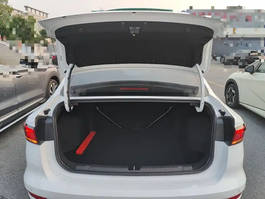 Geely Emgrand — миниатюра 19