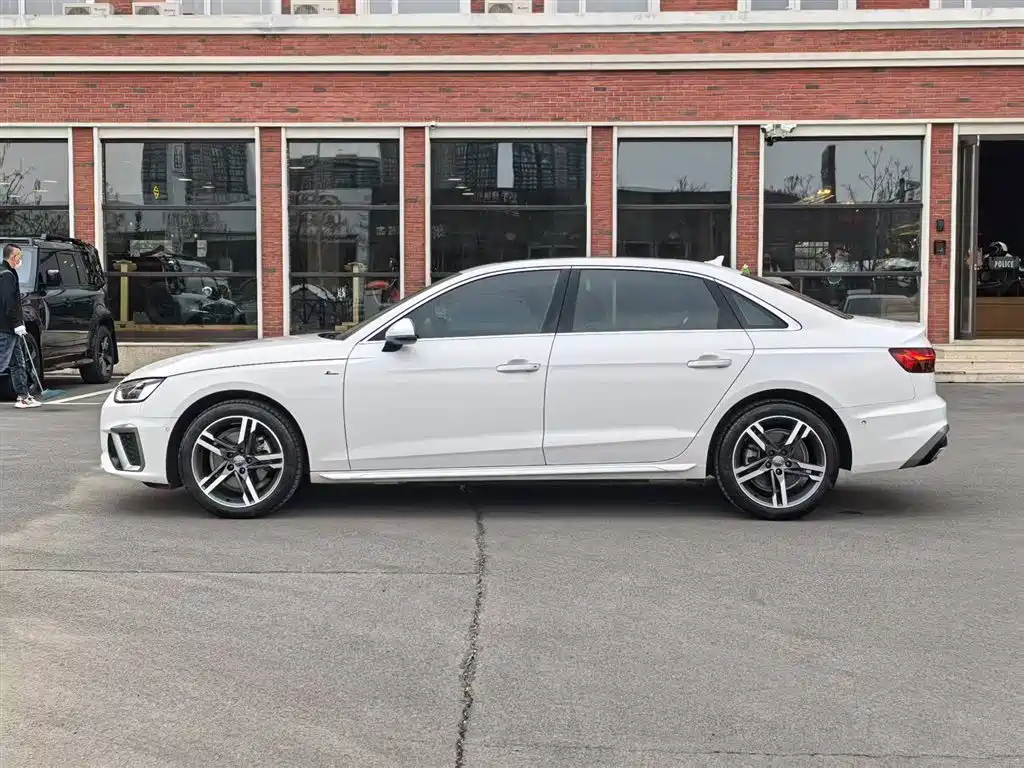 AUDI  A4L