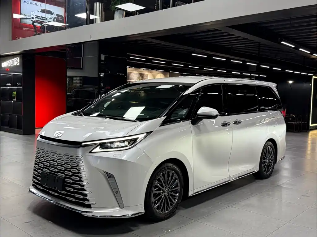 LEXUS  LM