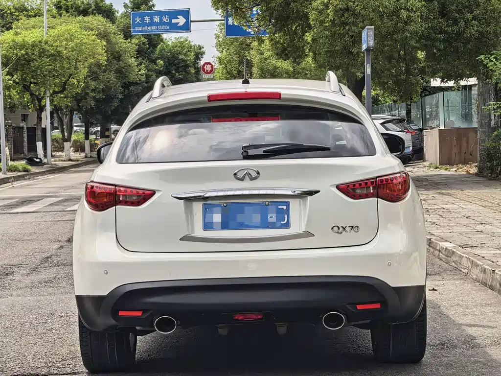 Infiniti QX70 2013 3.7L Standard