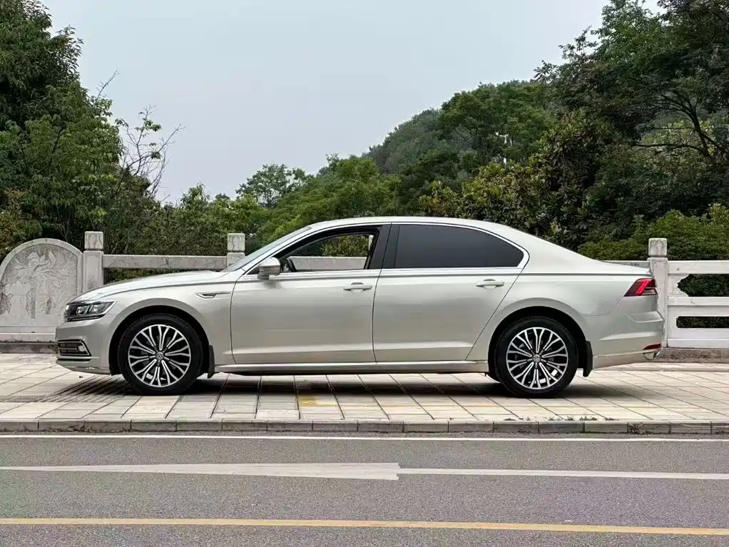 Volkswagen Phideon — миниатюра 4