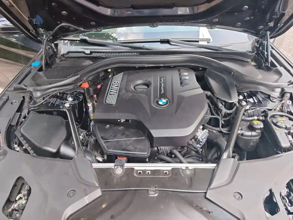 BMW 5 Series — миниатюра 11