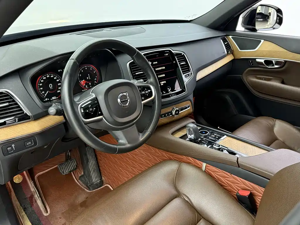 Volvo XC90 — миниатюра 8