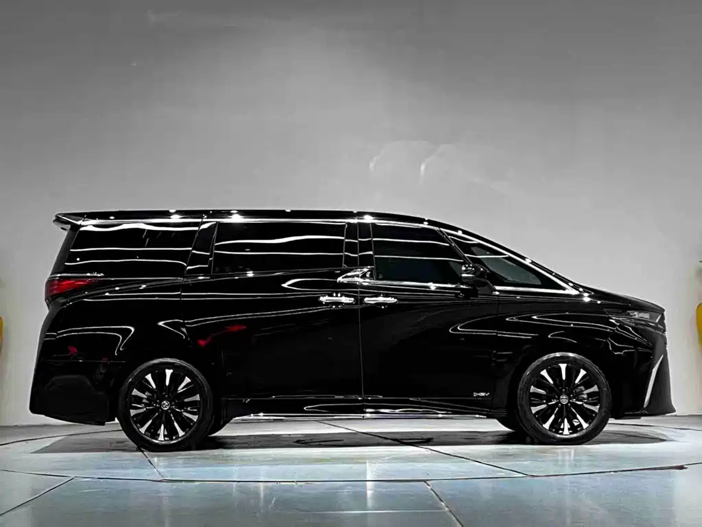 Toyota Alphard — миниатюра 18