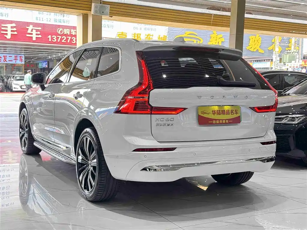 Volvo XC60 2023 T8 Luxury