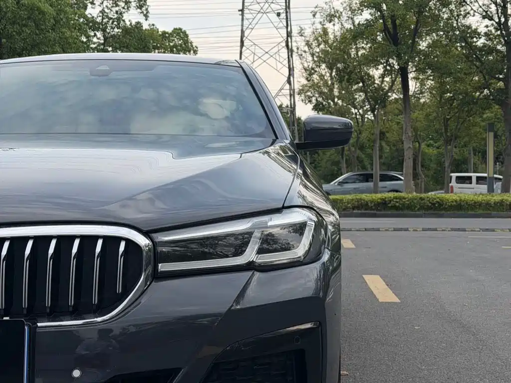 BMW 5 Series — миниатюра 9
