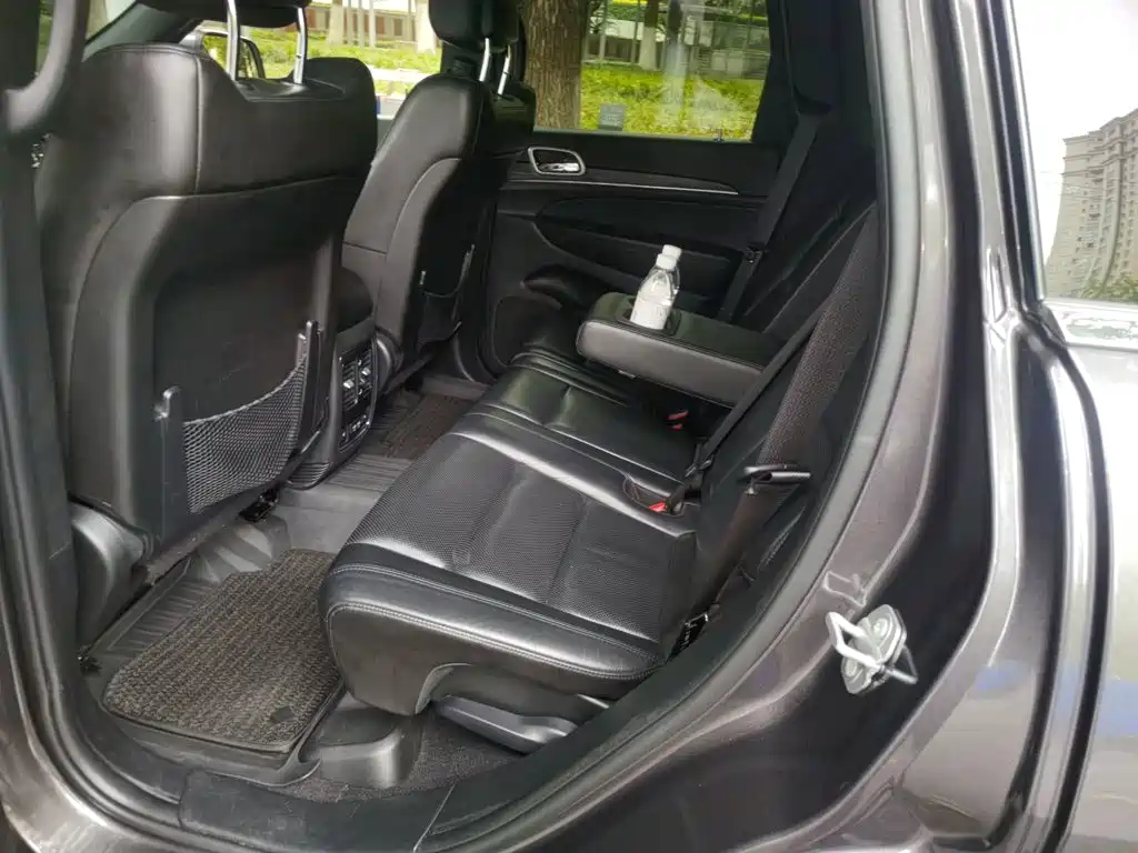 Jeep Grand Cherokee (Import) — миниатюра 15