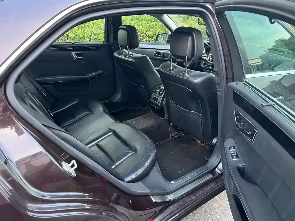 Mercedes-Benz E-Class — миниатюра 10