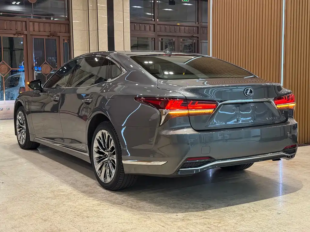Lexus LS — миниатюра 6