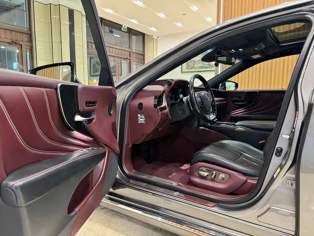 Lexus LS — миниатюра 7