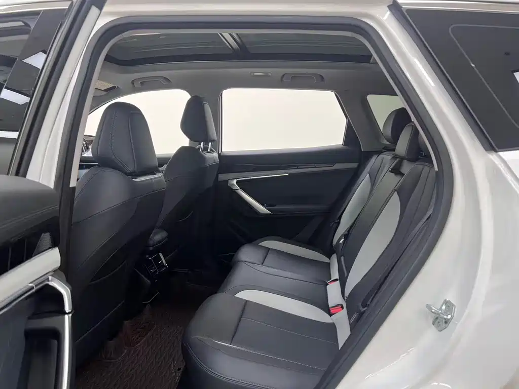 Geely Boyue L — миниатюра 8