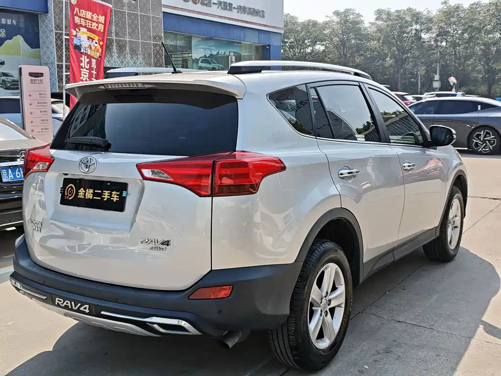 Toyota RAV4 — миниатюра 3