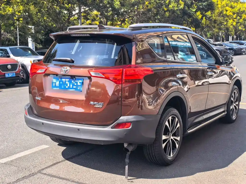 Toyota RAV4 — миниатюра 8