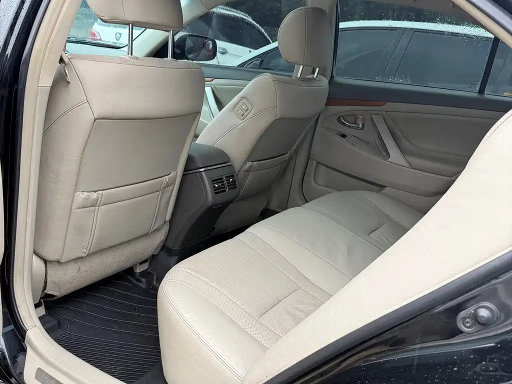 Toyota Camry — миниатюра 6