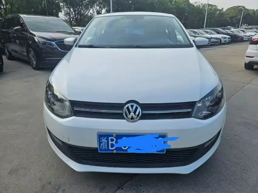 Volkswagen Polo 2011 1.4L AT