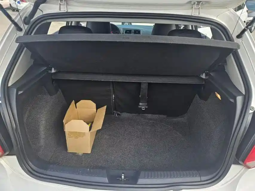 Volkswagen Polo 2011 1.4L AT