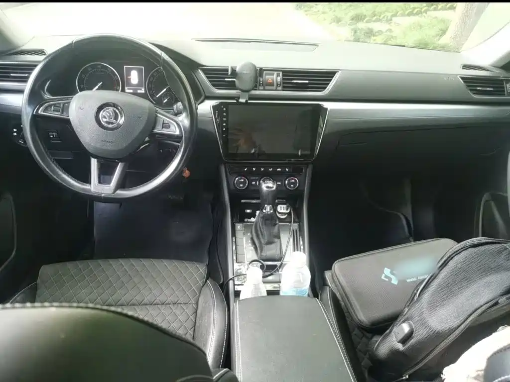 Skoda Superb — миниатюра 12