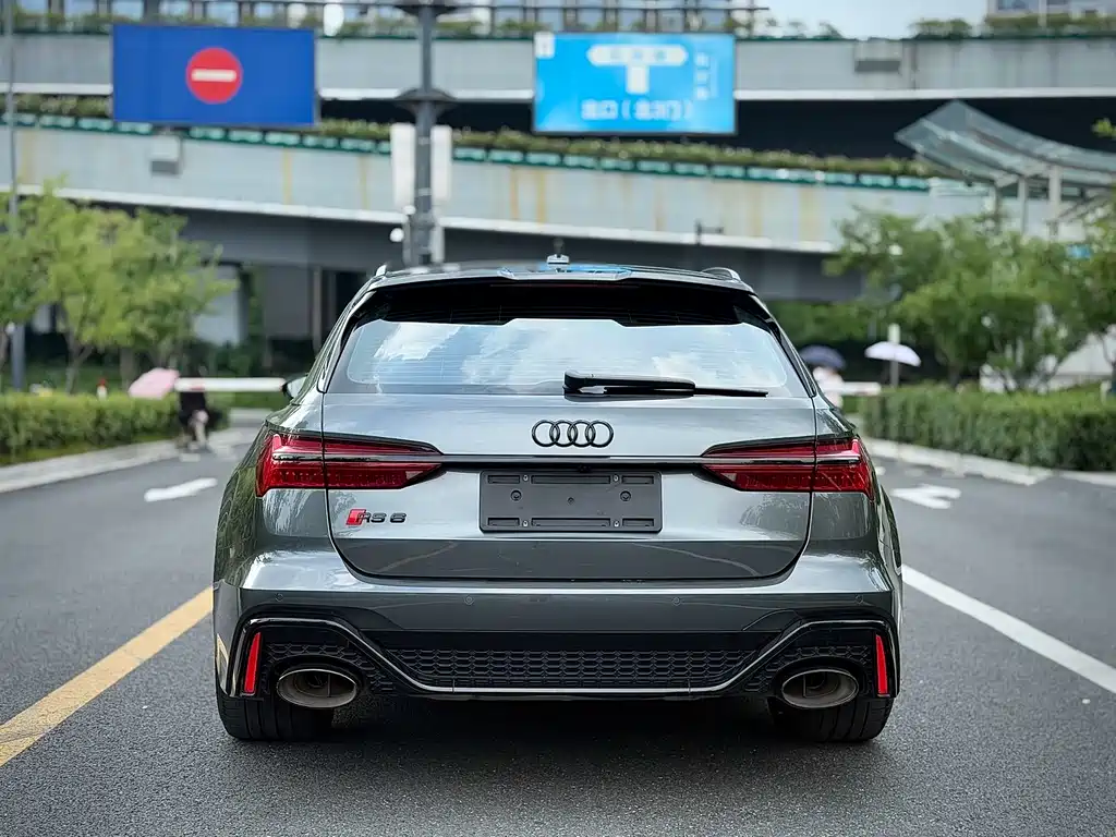AUDI RS 6