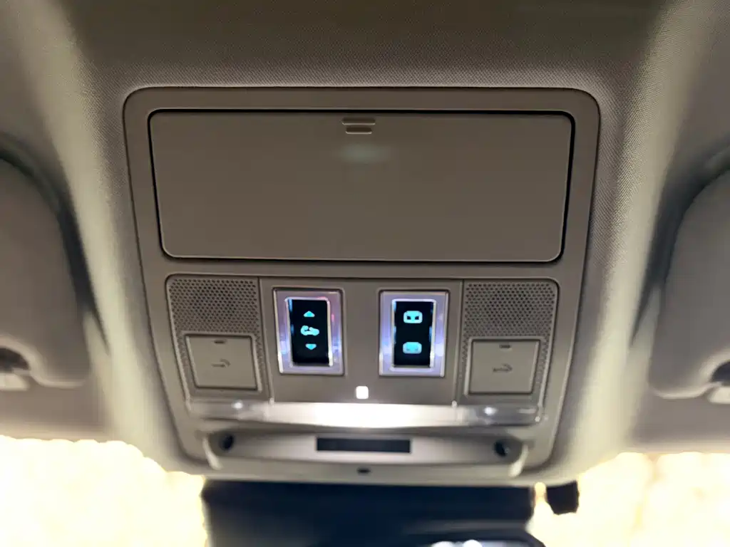 Jaguar F-PACE — миниатюра 16