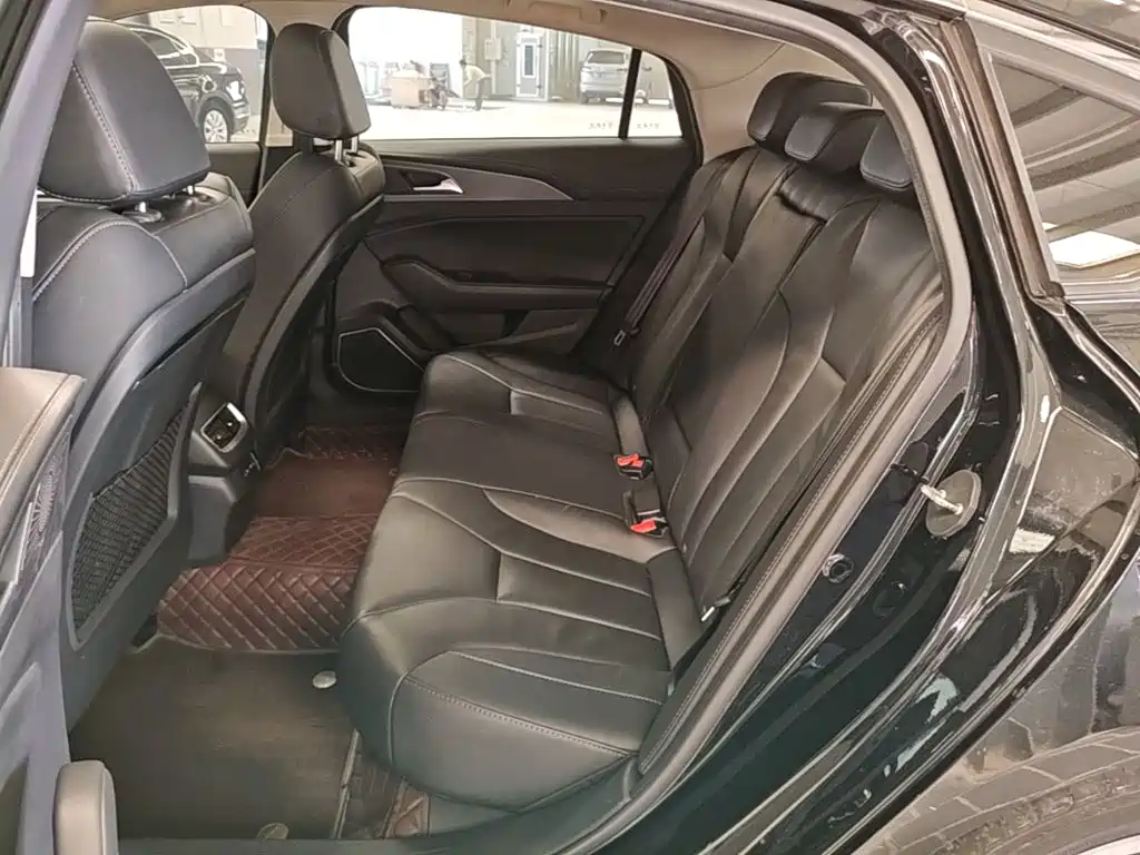 Hongqi Hongqi H5 — миниатюра 17