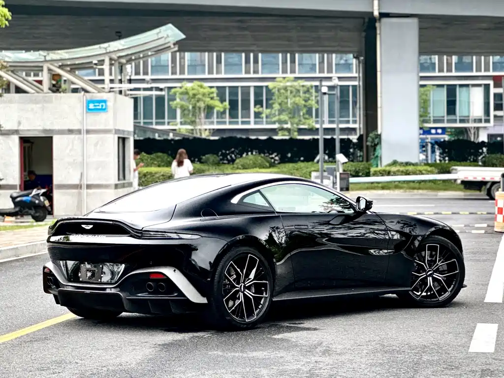 Aston Martin V8 Vantage — миниатюра 8