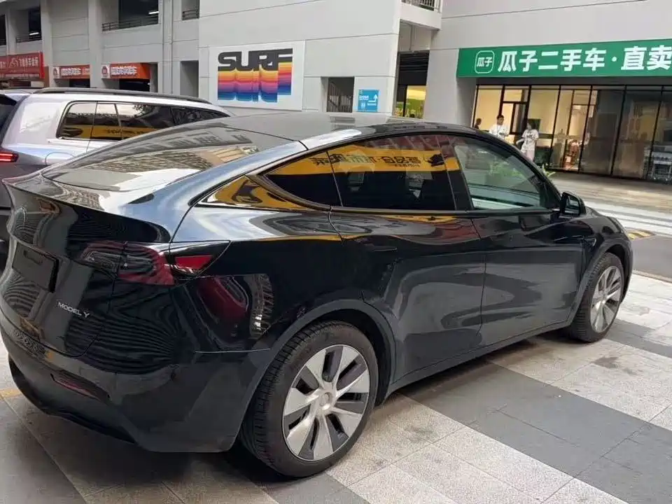 Tesla Model Y — миниатюра 7