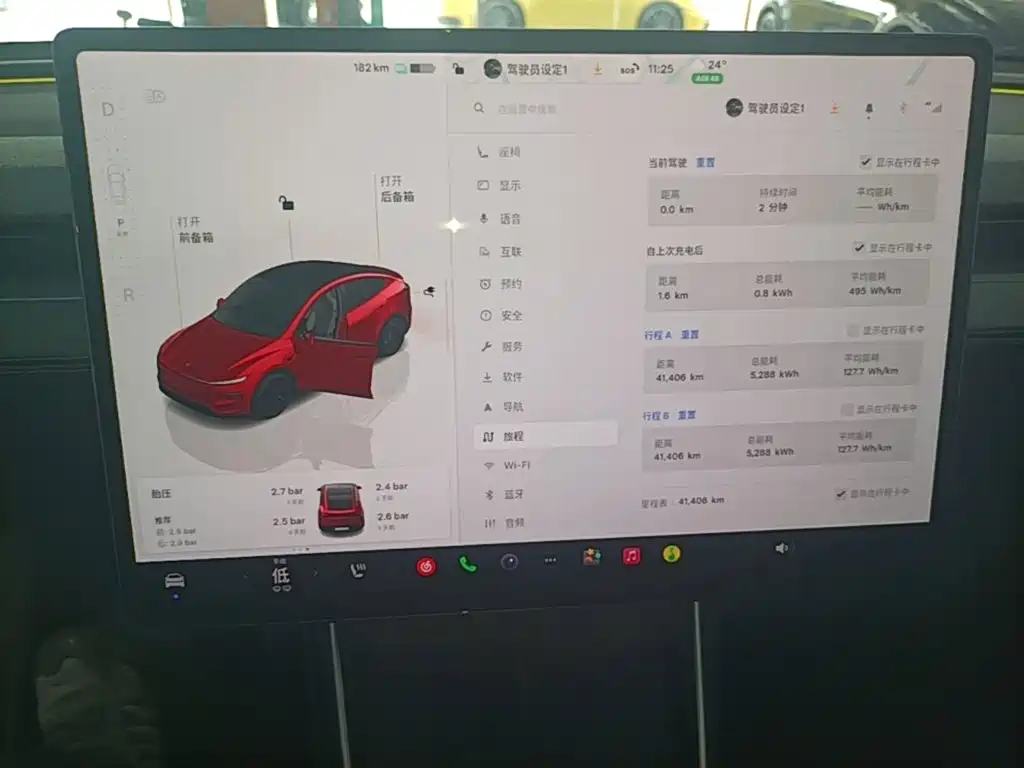 Tesla Model Y — миниатюра 12