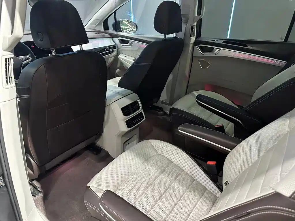 Volkswagen Talagon — миниатюра 10
