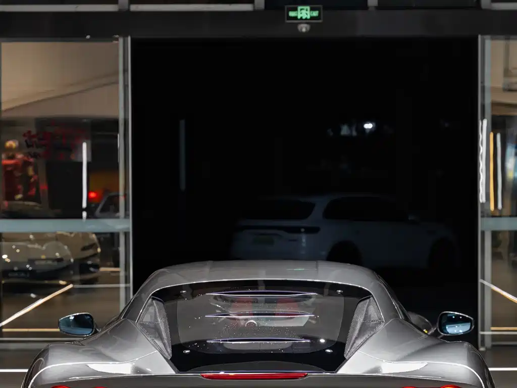 Ferrari F8 — миниатюра 10