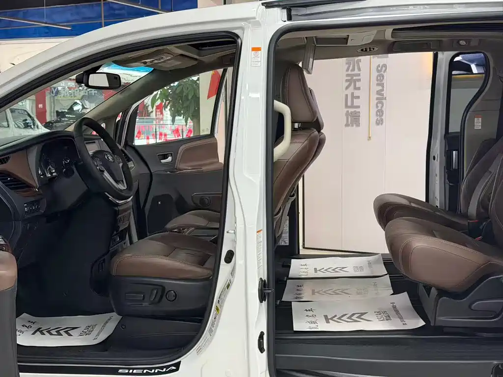 Toyota Sienna — миниатюра 9