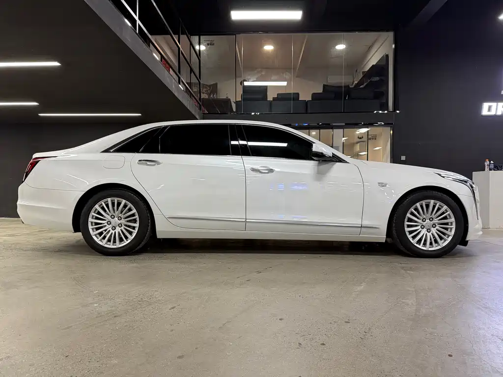 CADILLAC CT6